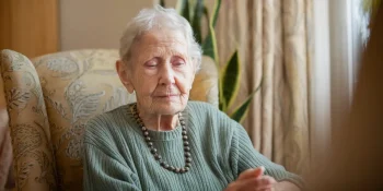 woman with dementia living alone